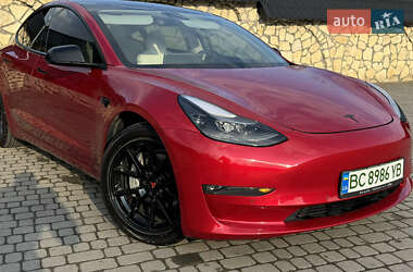Седан Tesla Model 3 2021 в 