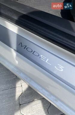 Седан Tesla Model 3 2017 в 