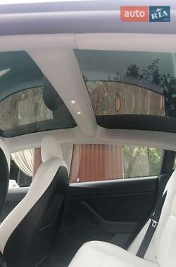 Седан Tesla Model 3 2021 в 