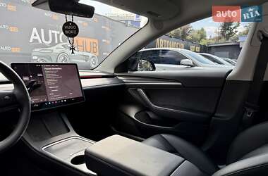 Седан Tesla Model 3 2023 в 