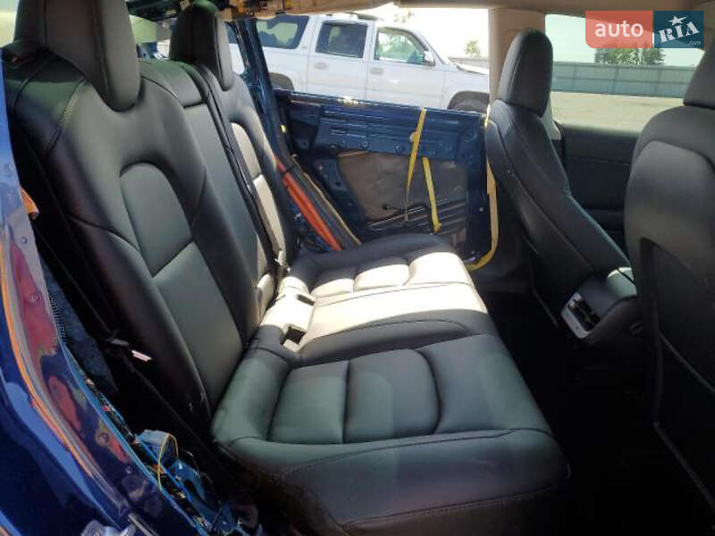 Седан Tesla Model 3 2022 в Киеве