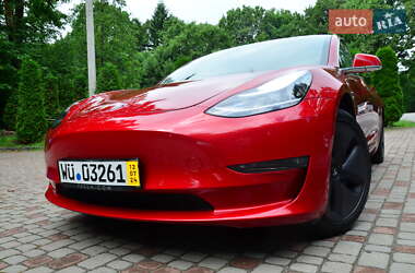 Седан Tesla Model 3 2020 в 