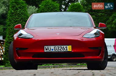 Седан Tesla Model 3 2020 в 