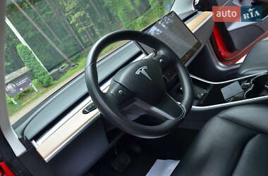 Седан Tesla Model 3 2020 в 