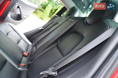 Седан Tesla Model 3 2020 в 