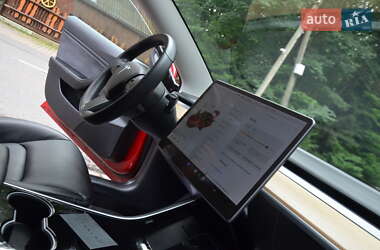 Седан Tesla Model 3 2020 в 