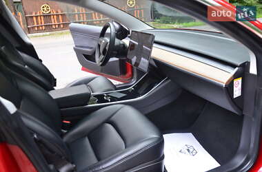 Седан Tesla Model 3 2020 в 