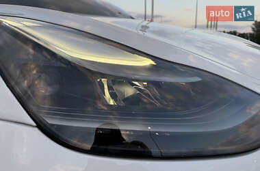 Седан Tesla Model 3 2022 в 