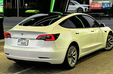 Седан Tesla Model 3 2021 в 