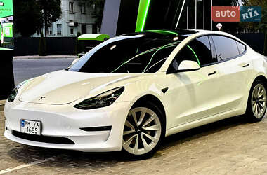 Седан Tesla Model 3 2021 в 