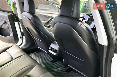Седан Tesla Model 3 2021 в 