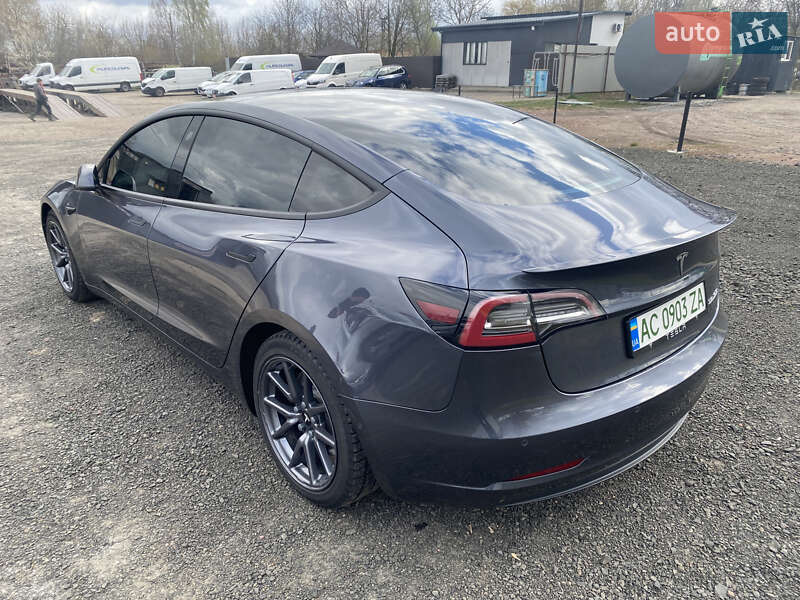 Седан Tesla Model 3 2018 в Києві