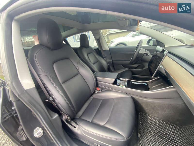 Седан Tesla Model 3 2018 в Києві