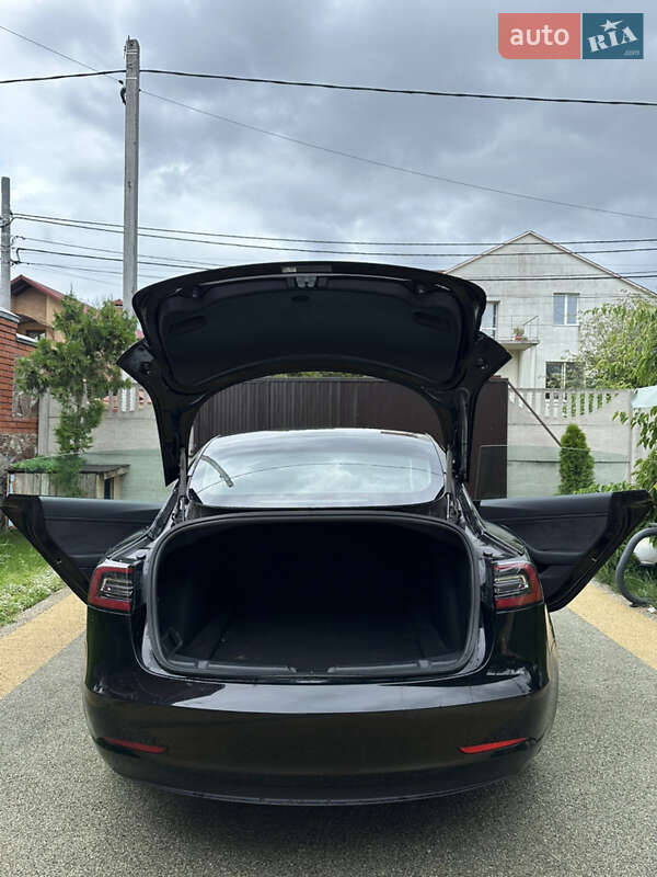 Седан Tesla Model 3 2020 в Киеве