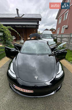 Седан Tesla Model 3 2020 в Киеве