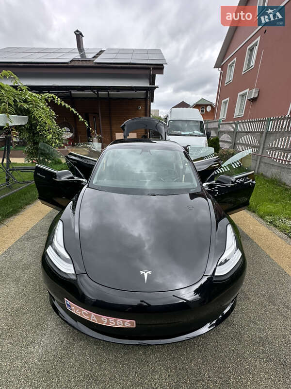 Седан Tesla Model 3 2020 в Киеве