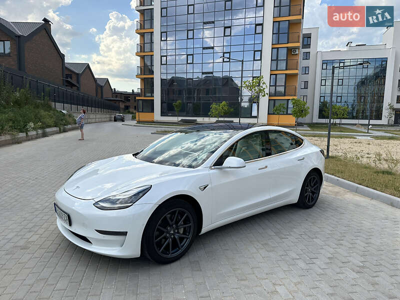 Седан Tesla Model 3 2019 в 