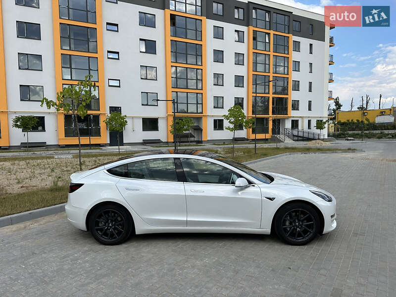 Седан Tesla Model 3 2019 в Виннице