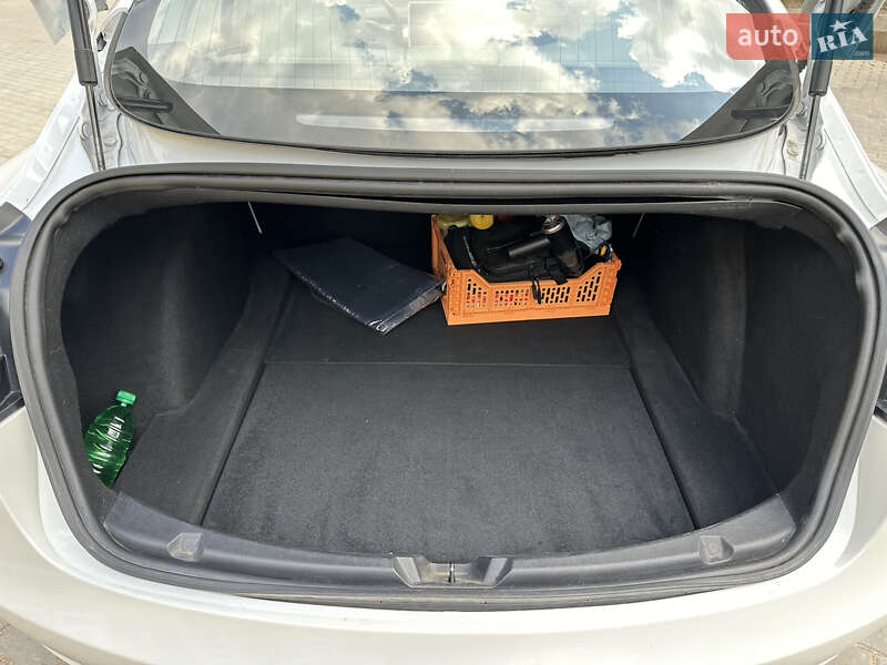Седан Tesla Model 3 2019 в Виннице