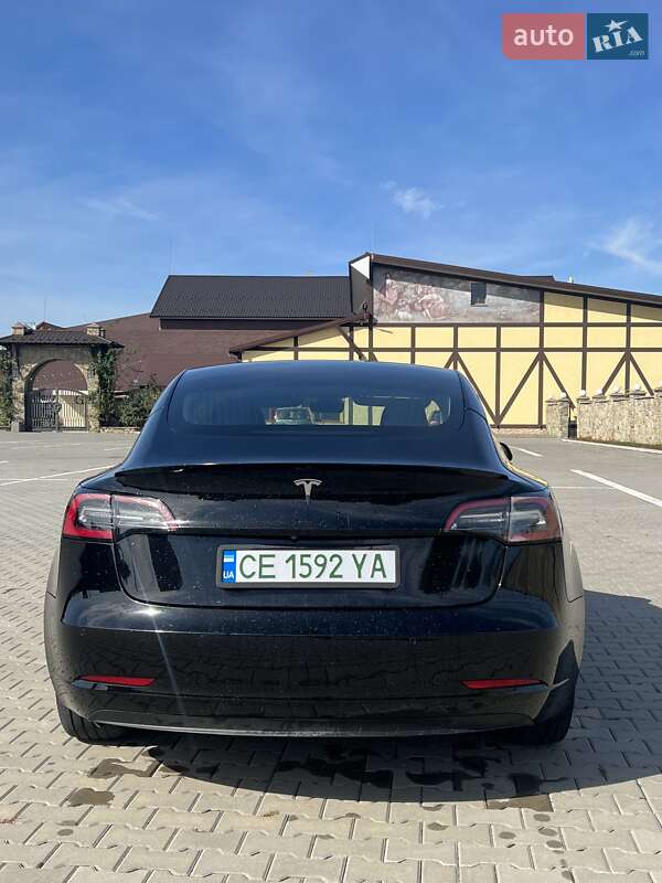 Седан Tesla Model 3 2019 в Чернівцях