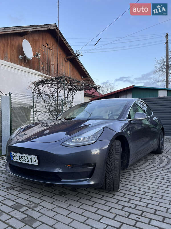 Седан Tesla Model 3 2018 в Львове