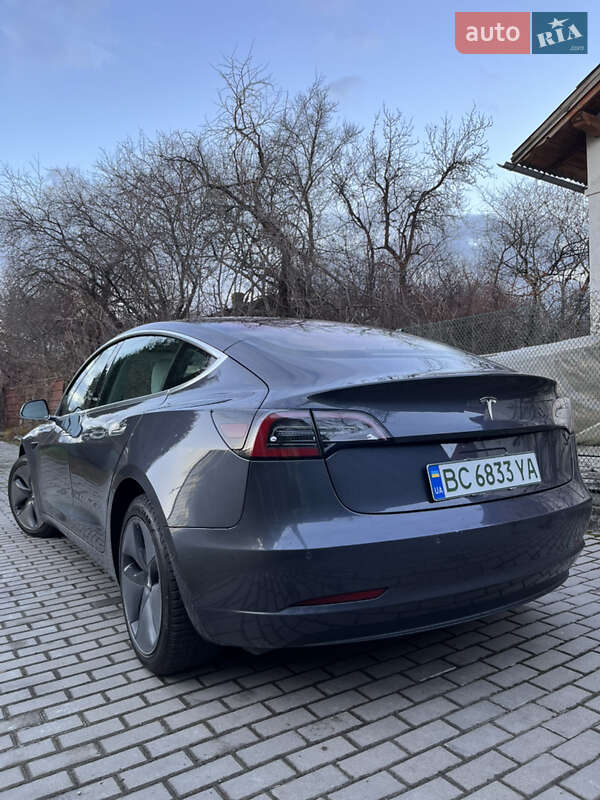 Седан Tesla Model 3 2018 в Львове