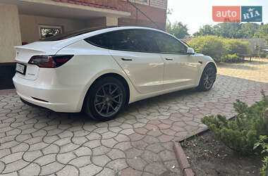 Седан Tesla Model 3 2022 в 