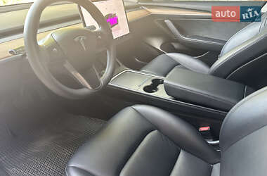 Седан Tesla Model 3 2022 в 