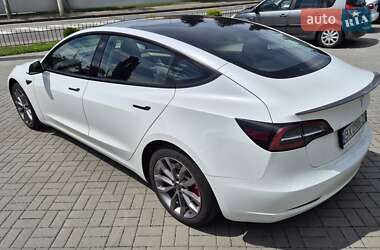 Седан Tesla Model 3 2022 в 