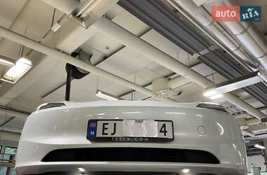 Седан Tesla Model 3 2024 в 