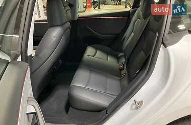 Седан Tesla Model 3 2024 в 