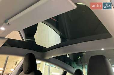 Седан Tesla Model 3 2024 в 