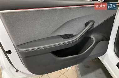 Седан Tesla Model 3 2024 в 