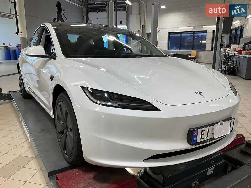 Tesla Model 3 2024