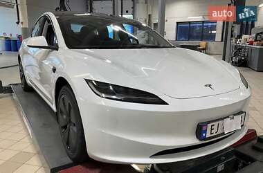 Седан Tesla Model 3 2024 в 