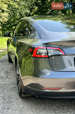 Седан Tesla Model 3 2020 в 