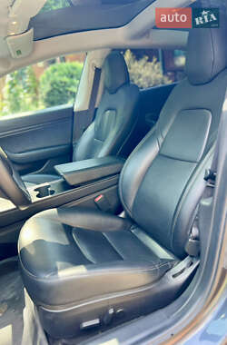 Седан Tesla Model 3 2020 в 