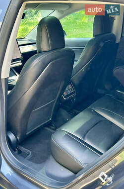 Седан Tesla Model 3 2020 в 