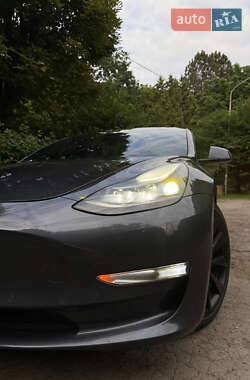 Седан Tesla Model 3 2021 в 