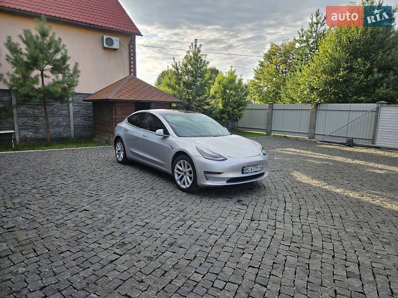 Седан Tesla Model 3 2018 в Львові