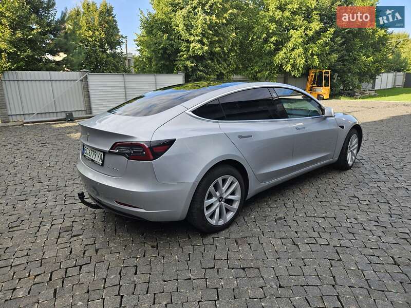 Седан Tesla Model 3 2018 в Львові