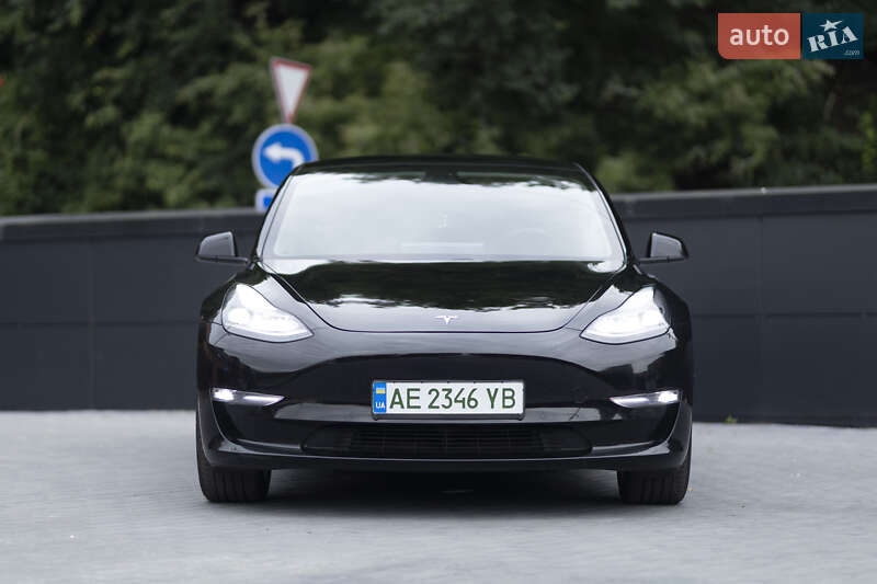 Седан Tesla Model 3 2021 в Киеве