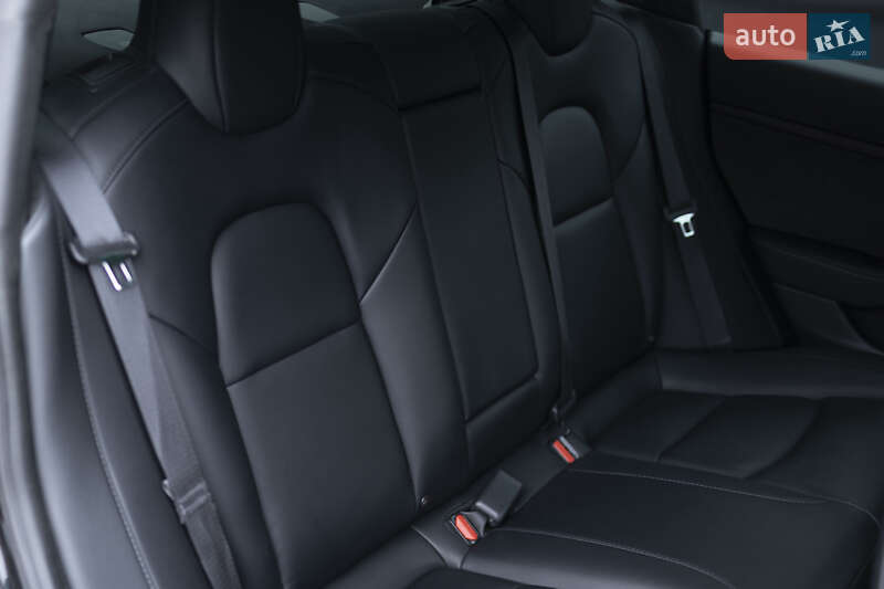 Седан Tesla Model 3 2021 в Киеве
