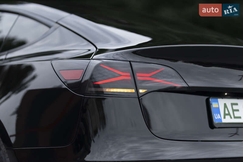 Седан Tesla Model 3 2021 в Киеве