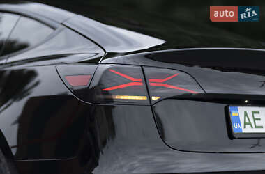 Седан Tesla Model 3 2021 в 