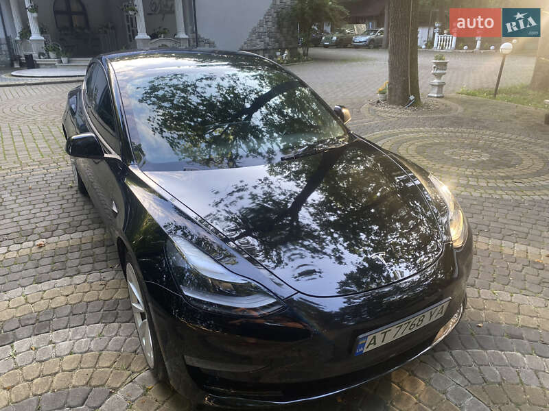 Седан Tesla Model 3 2022 в Богородчанах