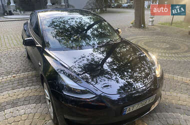 Седан Tesla Model 3 2022 в 