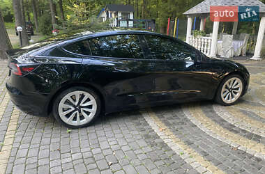 Седан Tesla Model 3 2022 в 