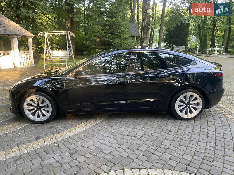 Седан Tesla Model 3 2022 в Богородчанах