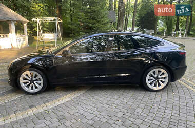 Седан Tesla Model 3 2022 в 